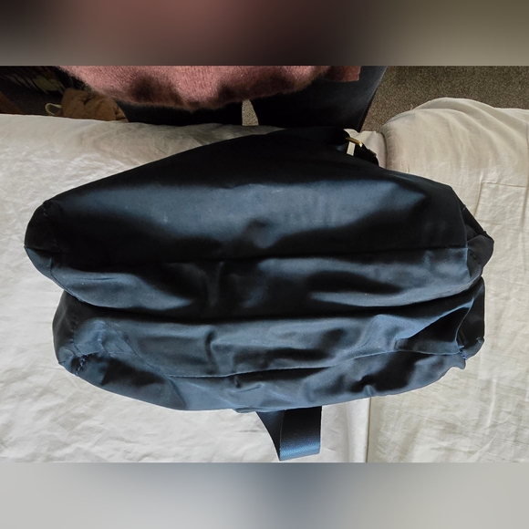 Tumi Blue Sumatra Messenger Bag with Adjustable Strap and Durable Fabric - Picture 11 of 13